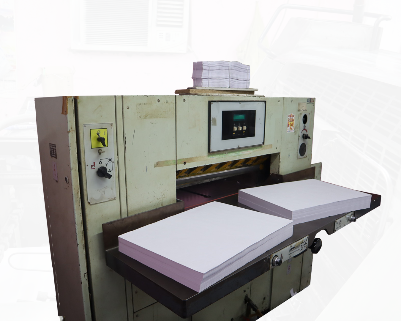 ADAST 747 Paper Cutting Machine